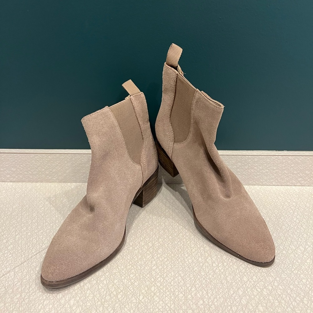 Dolce Vita Beige Suede Boots Size 7.5